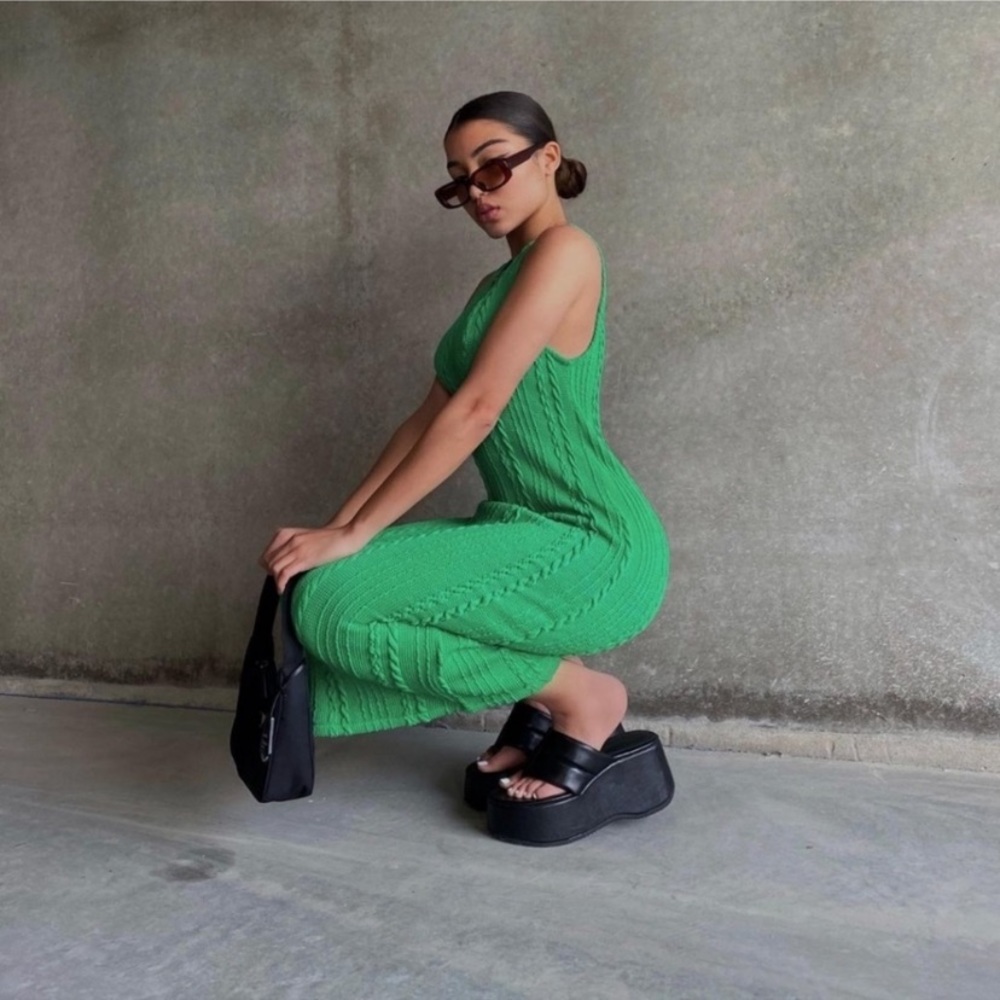 Zara knit sleeveless green midi dress. Size L NWT stretchy